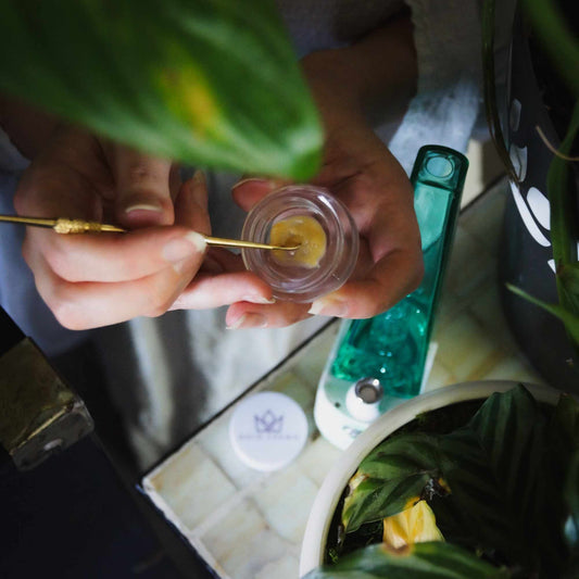 Elevate Your Dabbing Game with Gold Crown Extracts THC Wax: A Review of Craftsmanship and Quality
